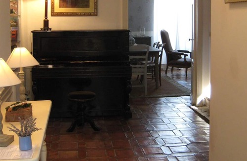 Puymirol House | Charming house in medieval castle town