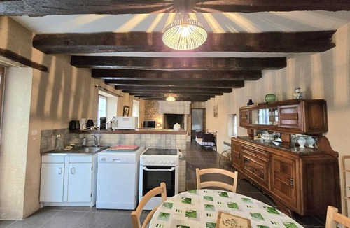 Coulaures Cottage | Charming House in Perigord: Enclosed Garden, Fireplace, Nearby Rivers, Baby Essentials, Pet-Friendly