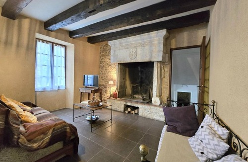 Coulaures Cottage | Charming House in Perigord: Enclosed Garden, Fireplace, Nearby Rivers, Baby Essentials, Pet-Friendly