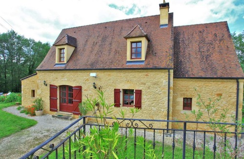 Proissans Cottage | Charming House with Garden, Near Sarlat, Free eBikes & Pet-Friendly