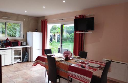 Leon House | Charming house with garden and terrace