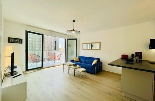 La Rochelle Apartment | charming new flat with balcony