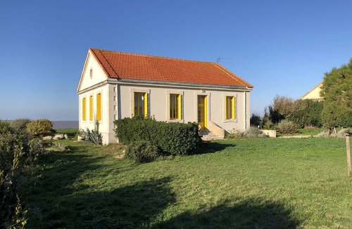 Port-des-Barques House | Charming oceanfront villa on an island with direct beach access