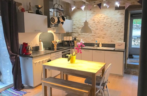 Varaignes Cottage | Charming One Bedroom Cottage