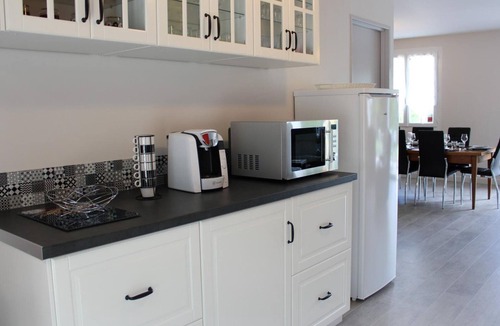 Oriolles Cottage | Charming Renovated House with Private Heated Pool and Expansive Garden Near Bordeaux