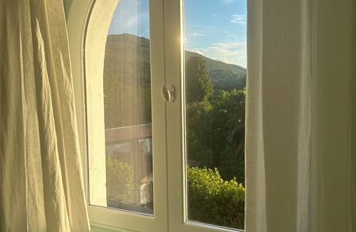 Ascain House | Charming renovated house at the foot of hiking trails, 10 MN from sea and golf courses