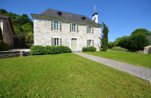 Buzy House | Charming residence with swimming pool and large garden, Buzy