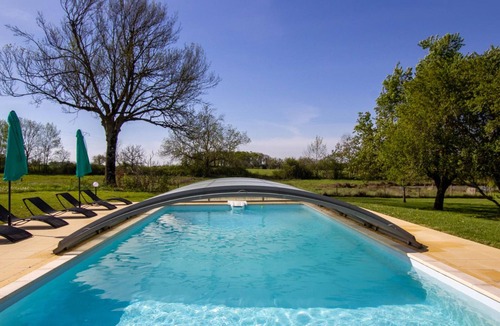 Naussannes Apartment | Charming Studio with Pool Access, Private Pond, and Scenic Garden Views