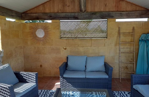 Naussannes Apartment | Charming Studio with Pool Access, Private Pond, and Scenic Garden Views