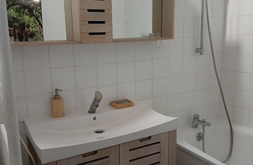 Lormont Apartment | Charming T3 on the outskirts of Bordeaux - 2 bedrooms
