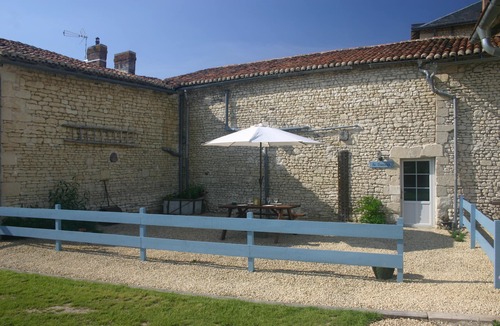 Princay House | Charming two bedroom cottage with 10m x 5m swimming pool near Richelieu