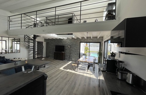 Villedoux House | Charming villa just outside La Rochelle with heated pool.