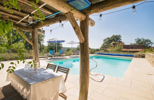 Issac House | Charming villa with shared pool