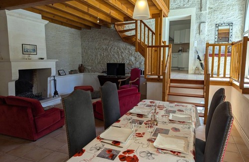 Saint-Cybardeaux Cottage | Charming Vineyard Cottage with Pool, Garden & Modern Amenities in Saint-Cybardeaux