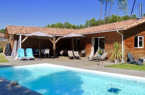 Leon Villa | Charming wooden villa, in the forest, near beaches 4bedrooms, 1SDB + 2 SDD