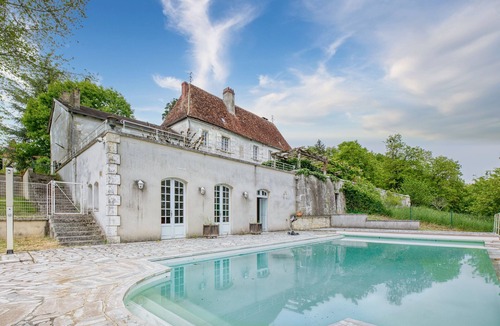 Perigueux House | Château Barbadeau – Exceptional Stay with Private Pool in the Heart of Périgord