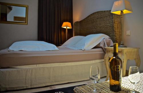 Lugon-et-l'ile-du-Carney Bed & Breakfast | Chateau de la Vieille Chapelle