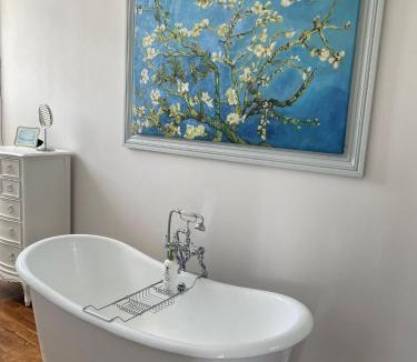 Aulnay Bed & Breakfast | Chateau de Minargent