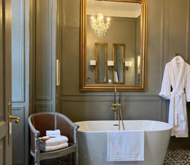 Arette Bed & Breakfast | Chateau Forest