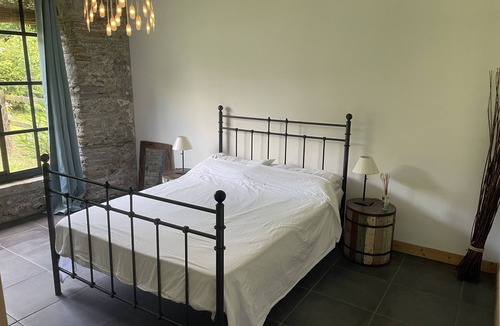 Meillon Cabin | Chateau pool house, 1.5 hectares of garden, perfect for families