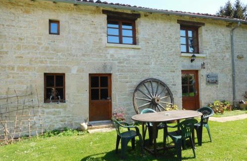 Sauze-Vaussais Bed & Breakfast | Chatenet