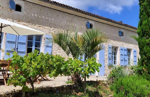 Nonac House | Chez Foucherie - Renovated farmhouse with pool, gardens & games room