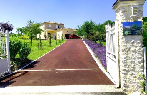 Segonzac House | Chic Apartment in Segonzac with Swimming Pool