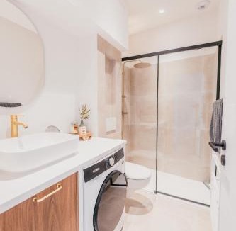 Chateauneuf-les-Martigues Apartment | Chic T2 climatisé proche plages