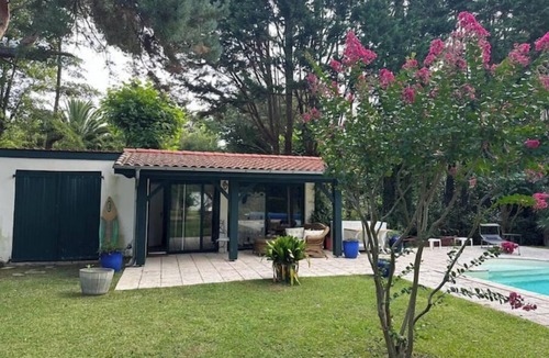 Kokotia House | Chic Villa Guéthary: sun - surf - friends