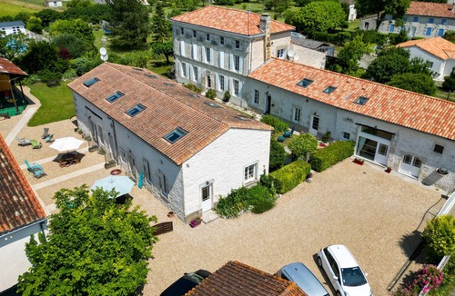 Saint-Seurin-de-Palenne Cottage | Child Friendly Gîtes, Secure Heated Pool, Toddlers Play Zone, Beach 30 Mins