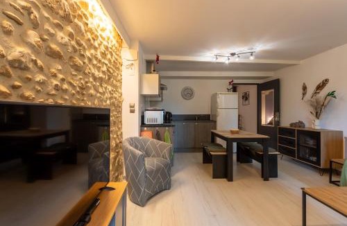 Monein House | Cholena - Domaine Helaku, Monein