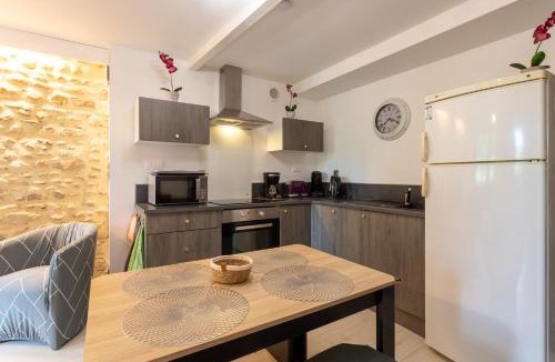 Monein House | Cholena - Domaine Helaku, Monein