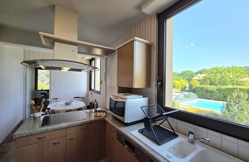 L'Isle-d'Espagnac House | City Escape: House with Private Pool