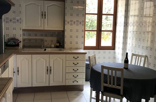 Pays-de-Belves House | Classé 3 Étoiles Avec Terrasse et Garage en Centre Village