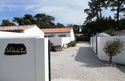 Rivedoux-Plage Cottage | CLOS DES PINS *, Pavilion for 4 people, in the heart of the pine forest, heated swimming pool