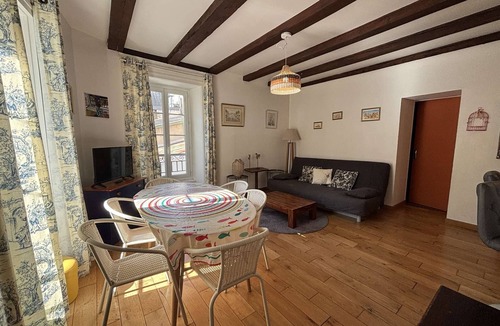 La Rochelle City Centre Apartment | Colorful 3-room apartment, sleeps 6, La Rochelle center