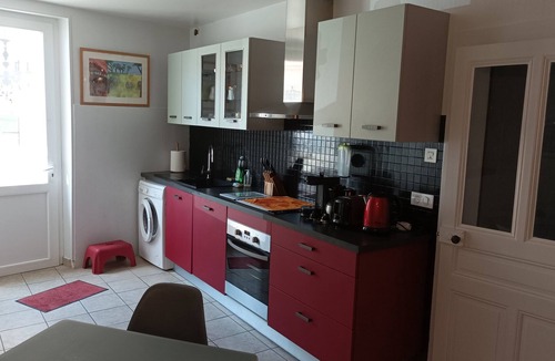 Le Vigeant House | Colourful well equipped 2-Bed House in Le Vigeant