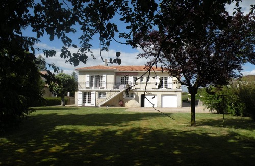 Boutiers-Saint-Trojan Villa | Come cocooning and enjoy the pool and hottub together, near the golf of Cognac!