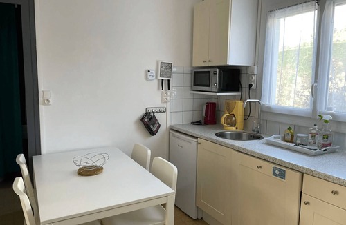 Saint-Palais-sur-Mer Cottage | Comfortable apartment with terrace and loggia, a stone's throw from the sea