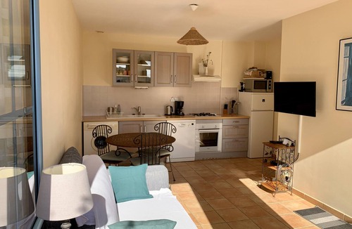 Calviac-en-Perigord Cottage | Comfortable cottage in a wooded area by the pool near Sarlat