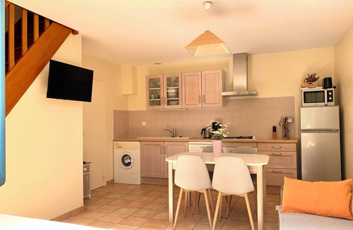 Calviac-en-Perigord Cottage | Comfortable cottage in a wooded area by the pool near Sarlat