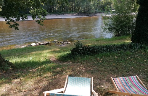 Calviac-en-Perigord Ski Chalet | Comfortable family chalet 10 metres from the Dordogne river