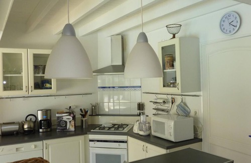 Quartier du Casino House | Comfortable House for 8 with Secure Pool, WiFi, 100m from Beach