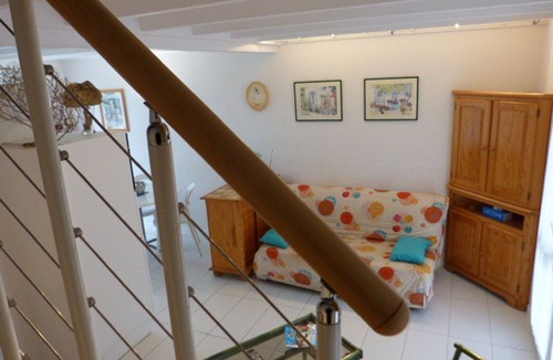 Meschers-sur-Gironde Cabin | Comfortable villa overlooking swimming pool and tennis court, secure residence