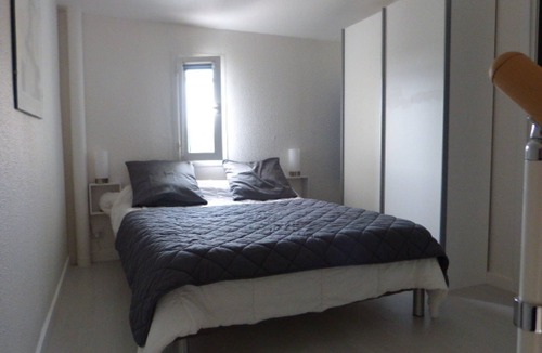 Meschers-sur-Gironde Cabin | Comfortable villa overlooking swimming pool and tennis court, secure residence