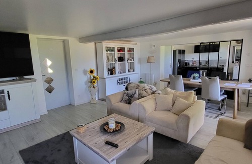 Chalais House | Comfortable guest rooms.