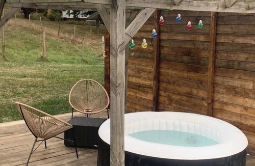 Meilhac Ski Chalet | Comfortable nature cottage, fishing pond, swimming pool and jacuzzi in season