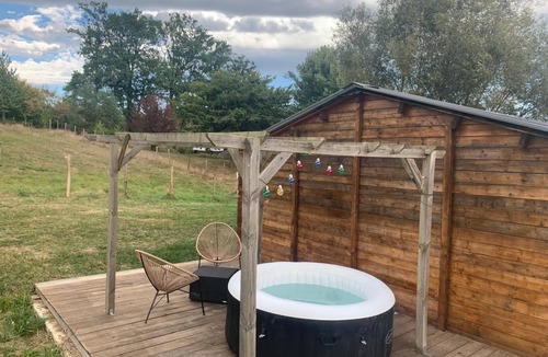 Meilhac Ski Chalet | Comfortable nature cottage, fishing pond, swimming pool and jacuzzi in season
