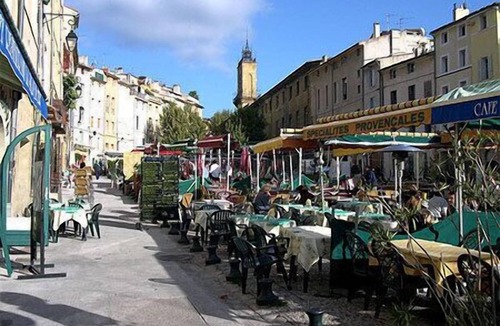 Couronne Urbaine Apartment | Contemporary deluxe apartment in the heart of AIX EN PROVENCE view Ste Victoire