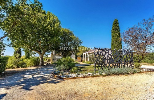 Aix-en-Provence Villa | Contemporary house in Aix-en-Provence with pool and views of the countryside.